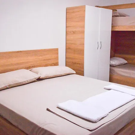 Kristi's Σπίτι διακοπών Golem (Tirana)